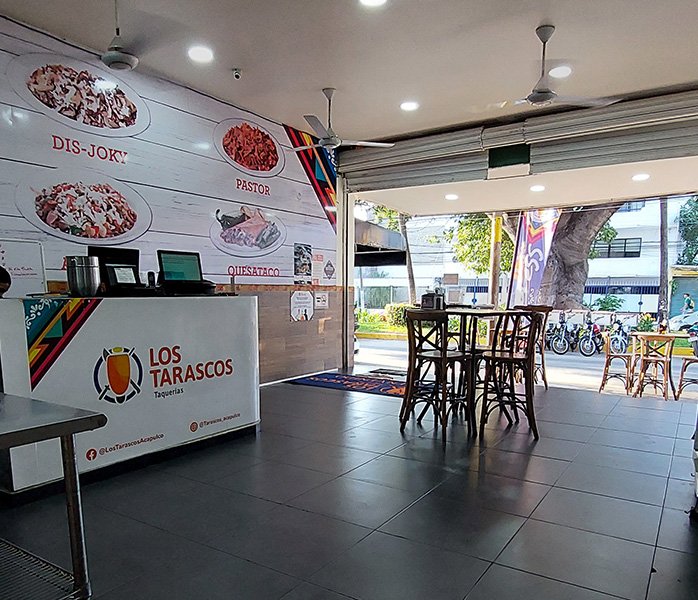 tacos-a-domicilio-en-costa-azul-interior-taquería área de espera taquería sucursal Costa Azul Acapulco