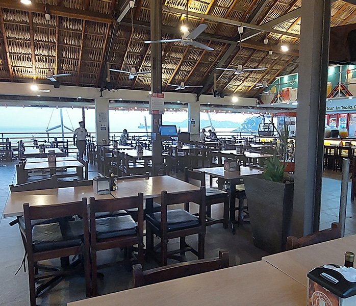 tacos-en-condesa-interior-taqueria-los-tarascos interior de la taquería Los Tarascos Condesa en Acapulco