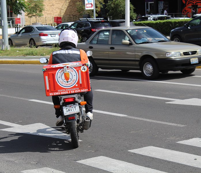 domicilio-tacos-en-vista-sur motorizado en vista sur con tacos de Los Tarascos